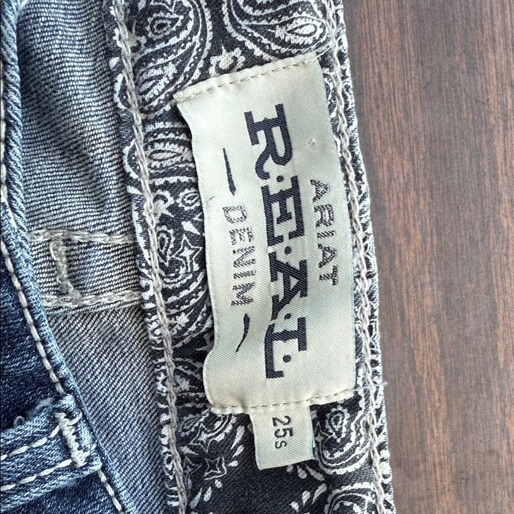 Ariat - Picture 3 of 3